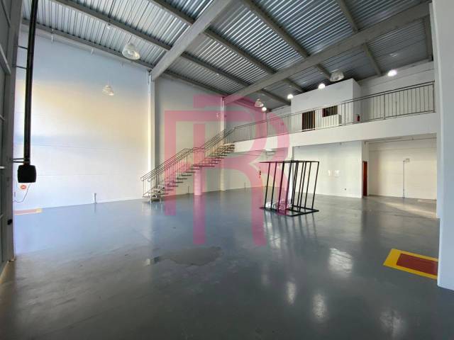 #421 - Sala para Locação em Camboriú - SC - 2